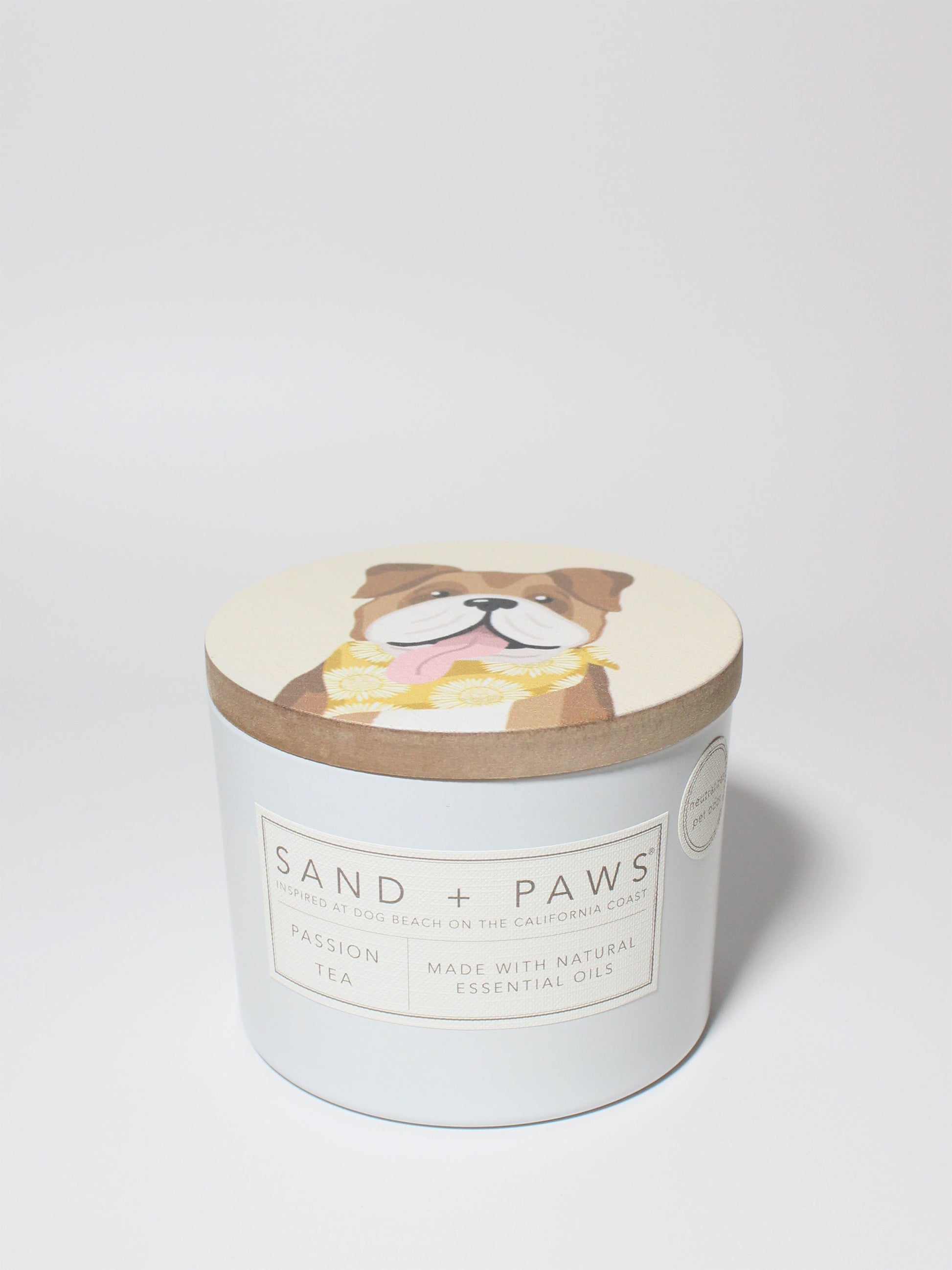 Sand + Paws Passion Tea 12 oz scented candle White vessel with Brown Dog Lid
